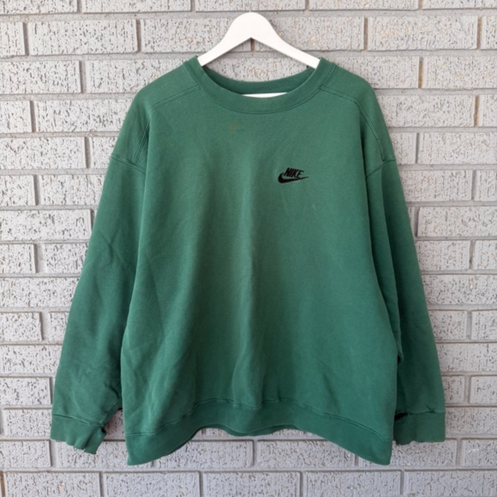 90โs NIKE Size L Vintage Sweatshirt Forest Green Thrashed